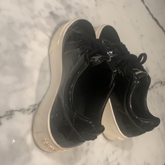 Original KENZO patent leather sneaker. Size 39 (8.5) practically new - Picture 2 of 5
